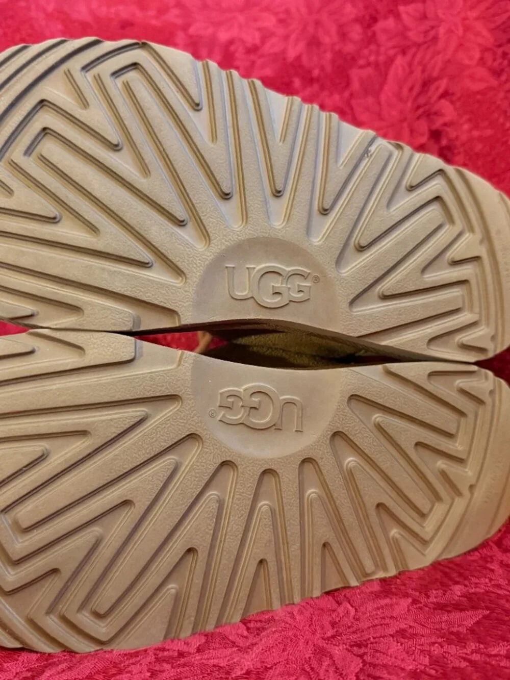 UGG Kid's Nuemel II Tan Suede Boot Sz 6